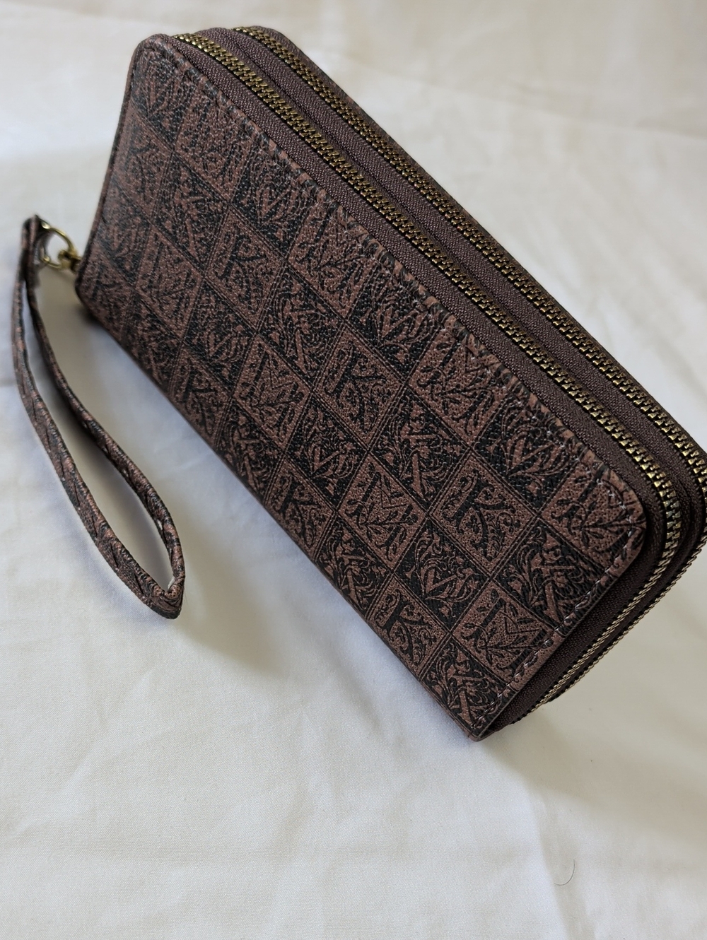 NWOT Classic Geometric Block Letter Dual Compartment, Dual Zip Wallet/Wristlet